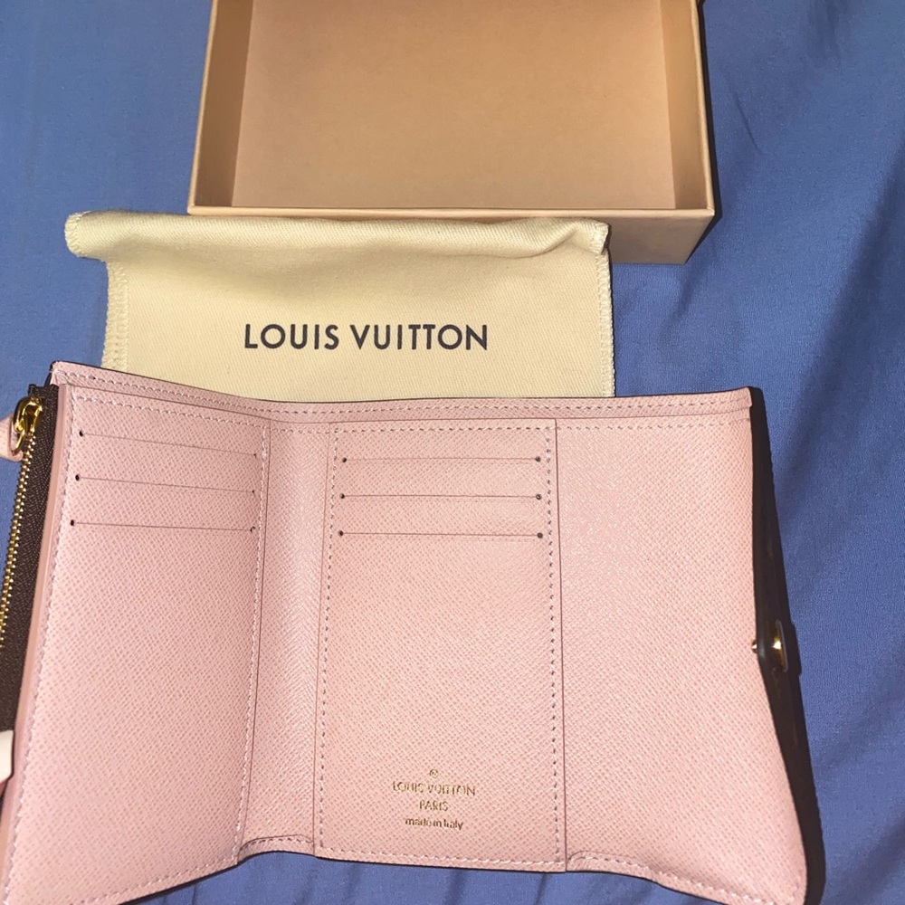 🌸AUTHENTIC Louis Vuitton Victorine wallet🌸